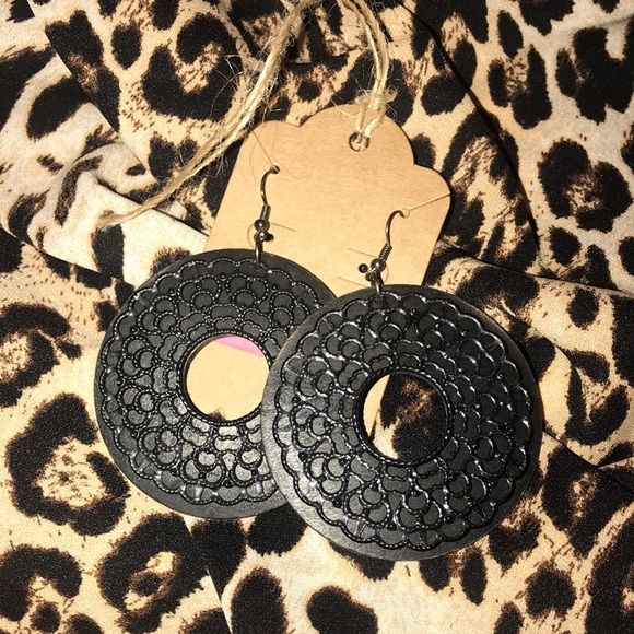 Black wooden earrings - Picture 1 of 2